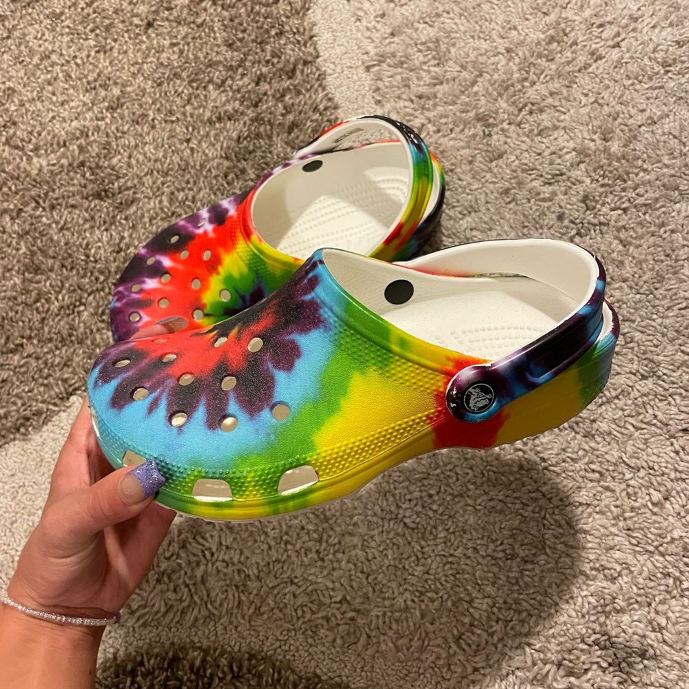 Women’s tie dye crocs size 8